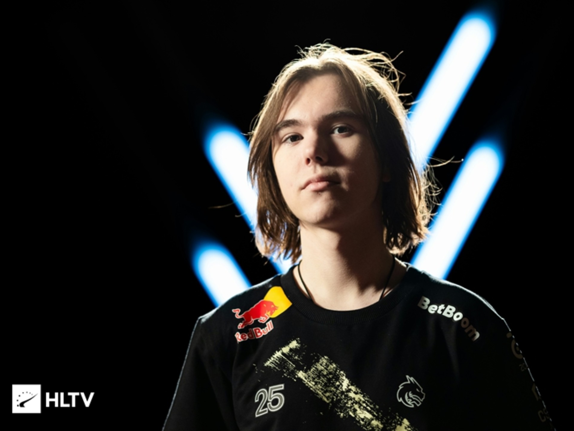 明天的首发阵容： Weibo Gaming 与 Ultra Prime 的第二场比赛，赛前SOLO Xiaohu 对阵1Jiang