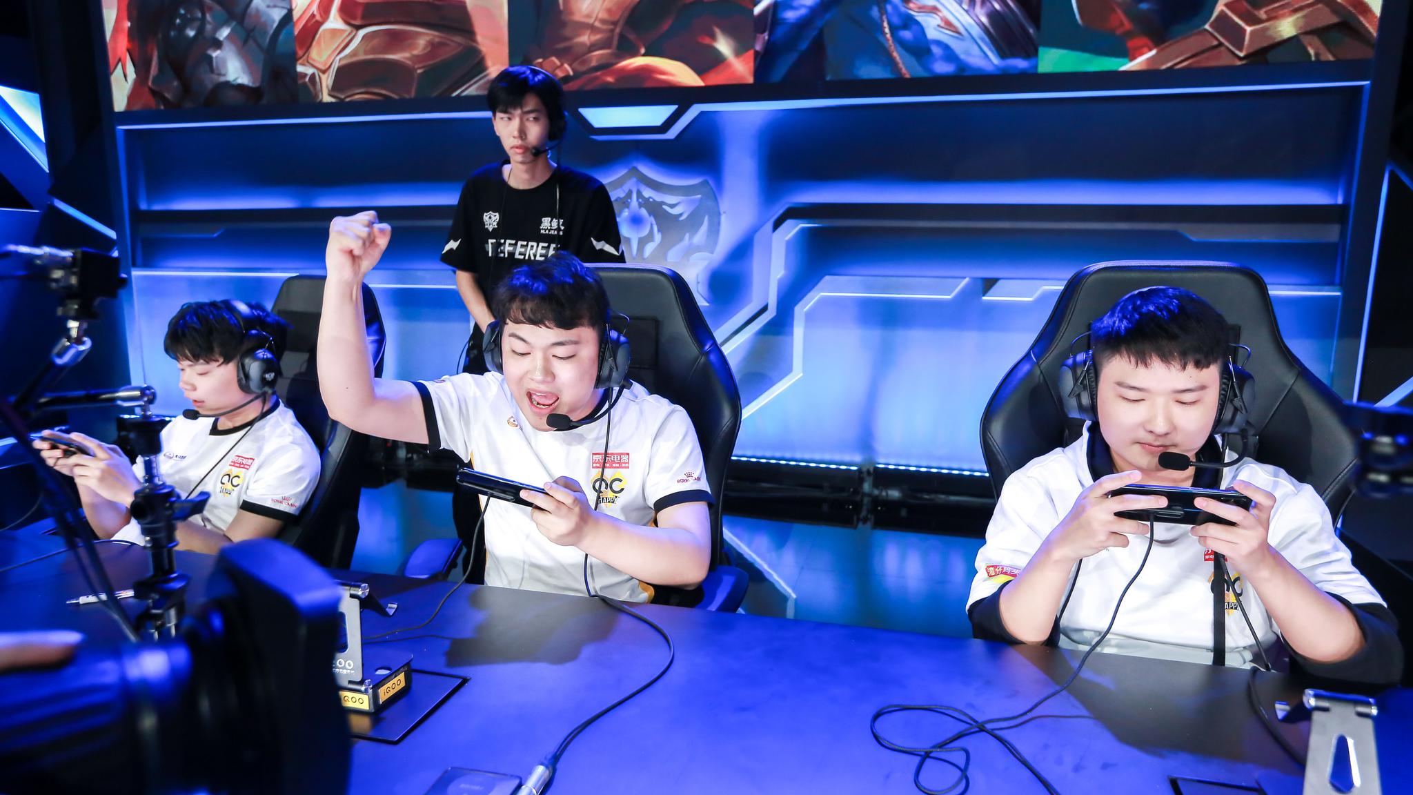 Lwx今日语录合集：你是Leyan吗，一拳想把这个防御塔秒了