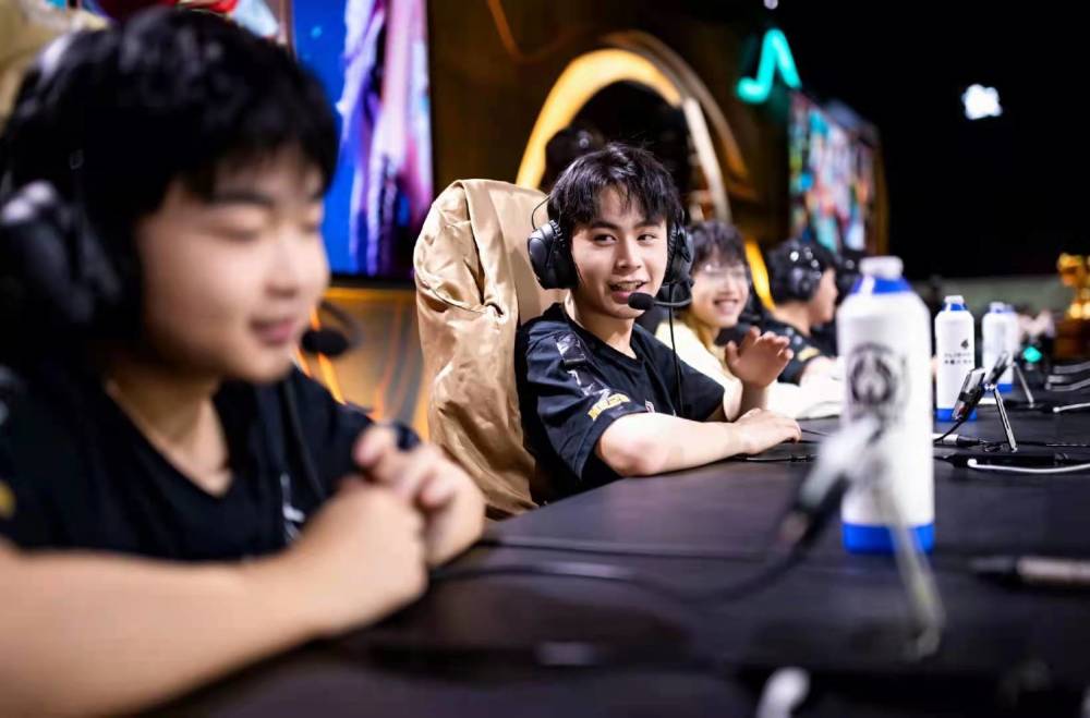 注意身体呀~BLG中野Rank训练至凌晨三点 全力备战决赛