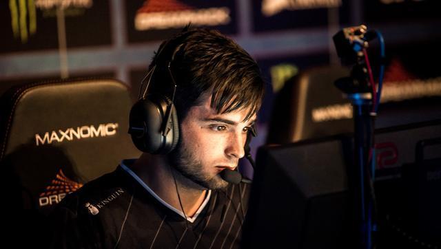 LPL解说管泽元疯狂暗示LWX，米勒并没有回应